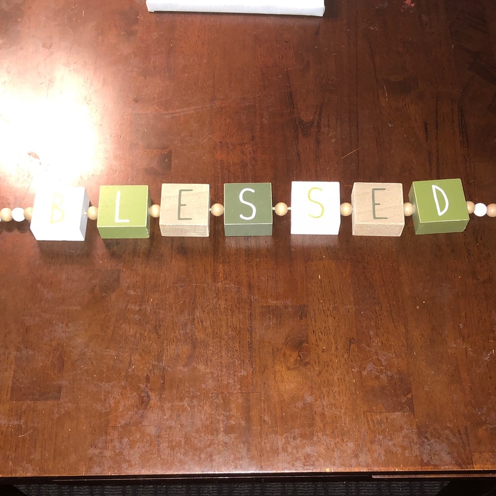 🛍️ 'Blessed' Wooden Block Garland